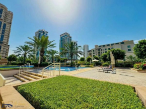 Bright and Spacious 2 Bed in The Greens.